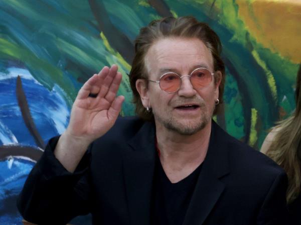 U2 fro<em></em>ntman Bono says he loves his half-brother.
