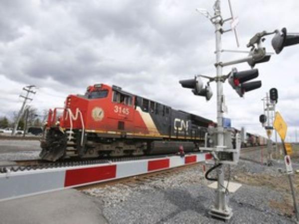 A Canadian Natio<em></em>nal Railway locomotive pulls a train in Montreal.